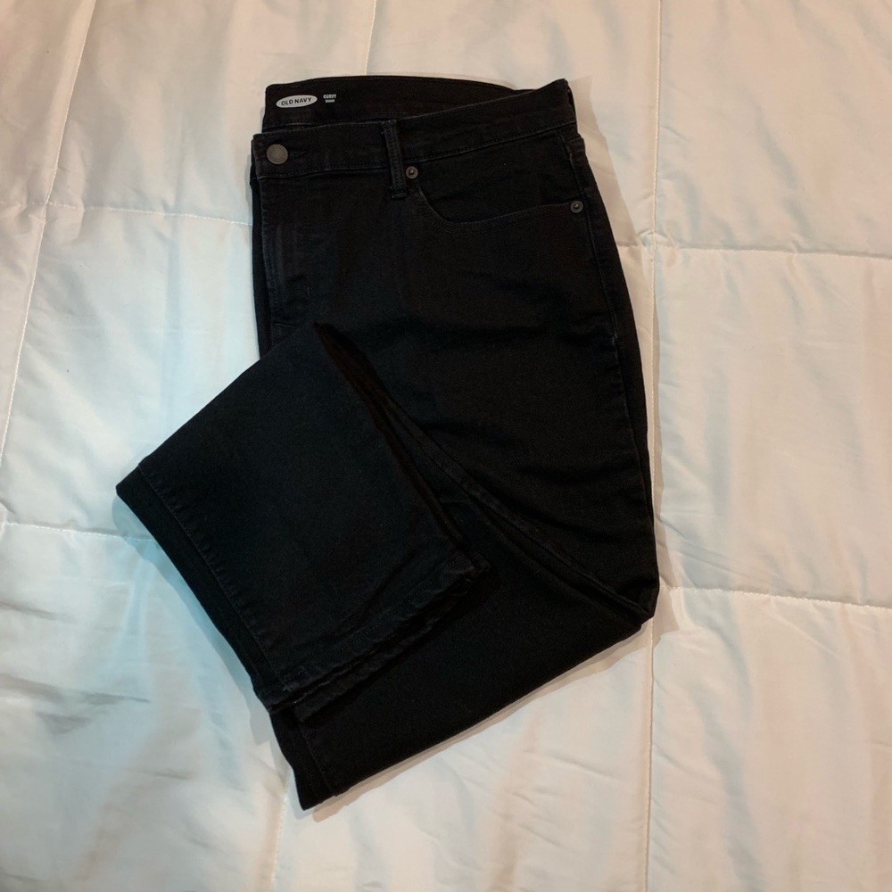 Curvy skinny black jeans
